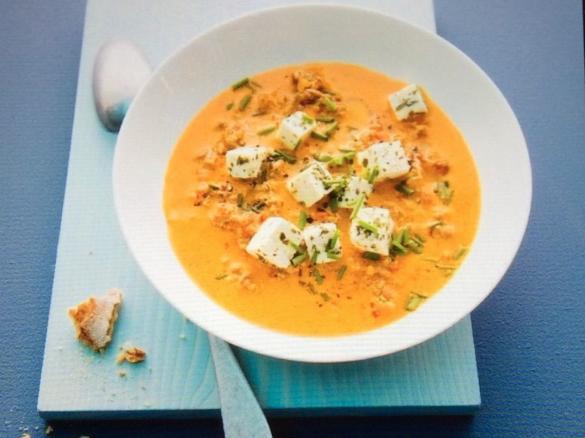 Paprika-Hack-Suppe mit Feta