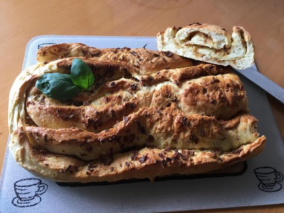 Gefülltes Zwiebelbrot