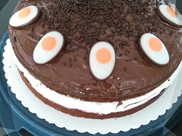 Schoko -Johannisbeer-Torte Osterstyle
