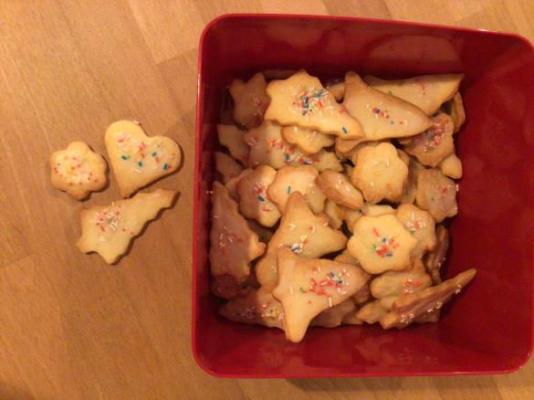 Butterplätzchen mit Zitronen-Puderzucker-Glasur