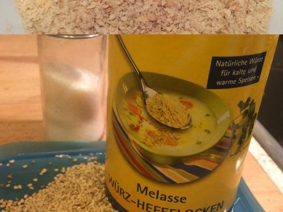 Aromatischer veganer Parmesanersatz