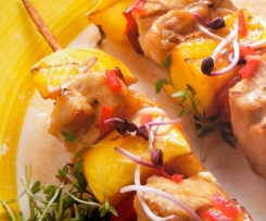 Grillspieße mit Hühnerbrust und Pfirsich