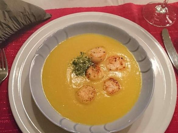 Fenchelcremesuppe mit Jacobsmuscheln und Safran