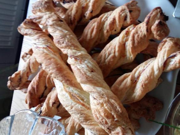 Blätterteigstangen mit Lachscreme