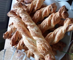 Blätterteigstangen mit Lachscreme