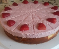 Variation von Käsekuchen mit Erdbeersahne