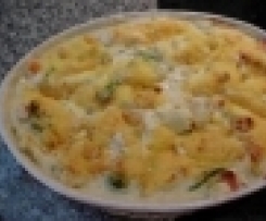 Variation Gemüse-Kartoffelauflauf in einer Frischkäsesoße, mit Käse überbacken