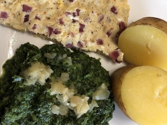 Spinat mit Eiern und Kartoffeln