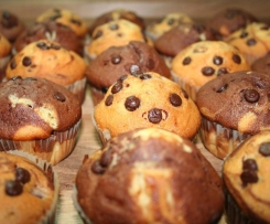 Marmormuffins mit Kirschen