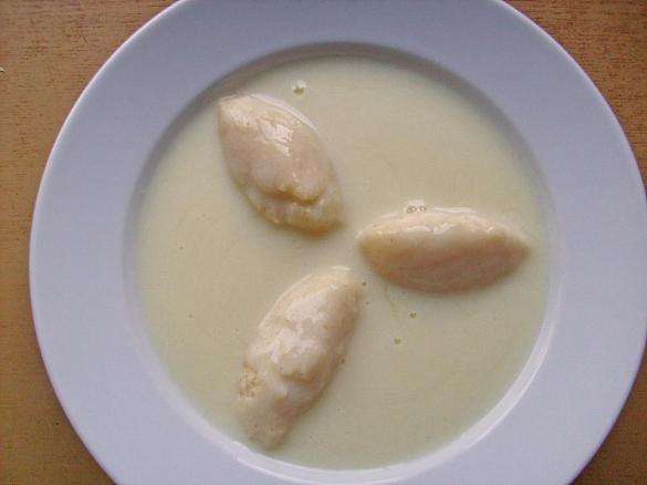 Buttermilchsuppe mit Grießklößchen