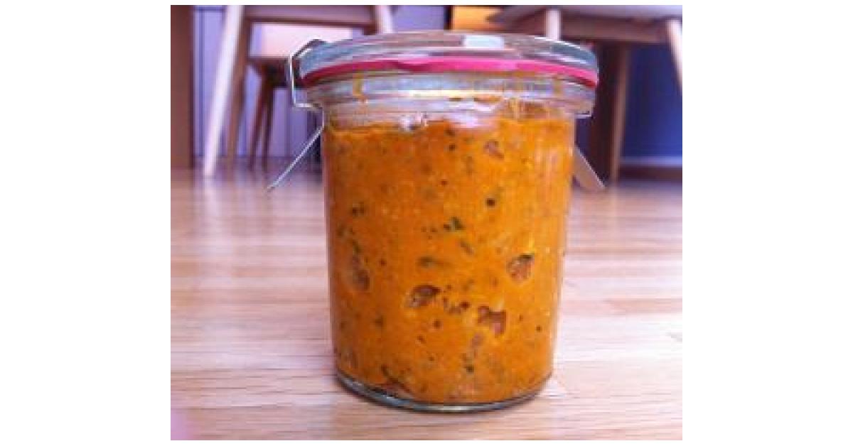 Tomatenaufstrich mit Basilikum und Sonnenblumenkernen von . Ein ... Tomatenaufstrich mit Basilikum und Sonnenblumenkernen von . Ein ...