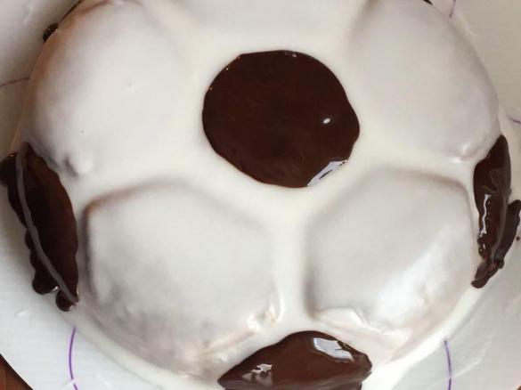 Rotweinkuchen (Fußball)