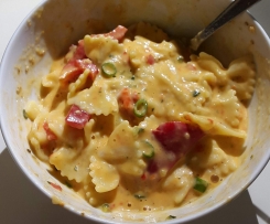 Zucchini-Paprika-Sahne-Nudeln mit Sesam