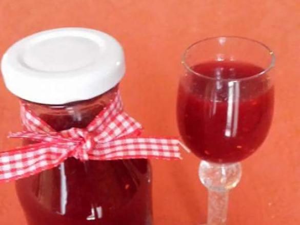 Erdbeerlimes von frischen Erdbeeren, sehr süffig