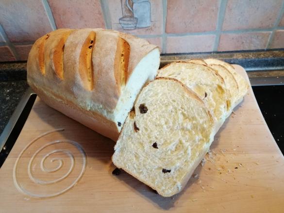 schnelles Weissbrot mit Rosinen