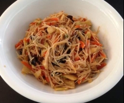 Glasnudelsalat / Reisnudelsalat mit Huhn oder Schwein