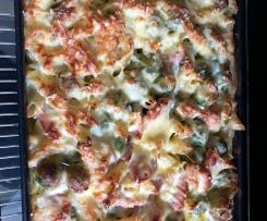 Rosenkohl-Nudelauflauf mit Fleischwurst