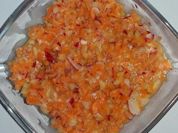 Radieschen-Apfel-Möhren Salat