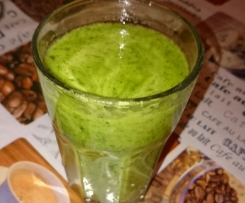 Grüner Smoothie Apfel-Kiwi-Spinat