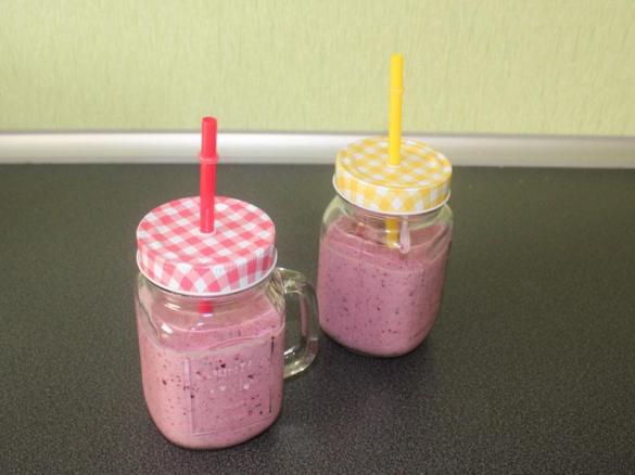 Beeriger Yoghurette-Buttermilch-Shake