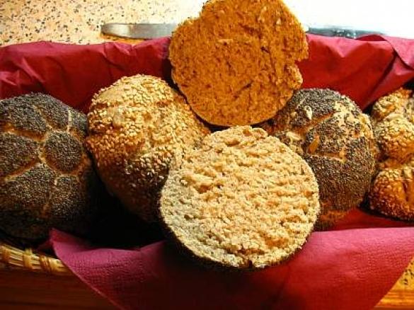 Vollkornbrötche m Roggen u Dinkel