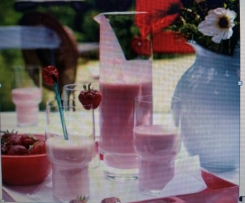 Variation von Erdbeer-Joghurt Drink
