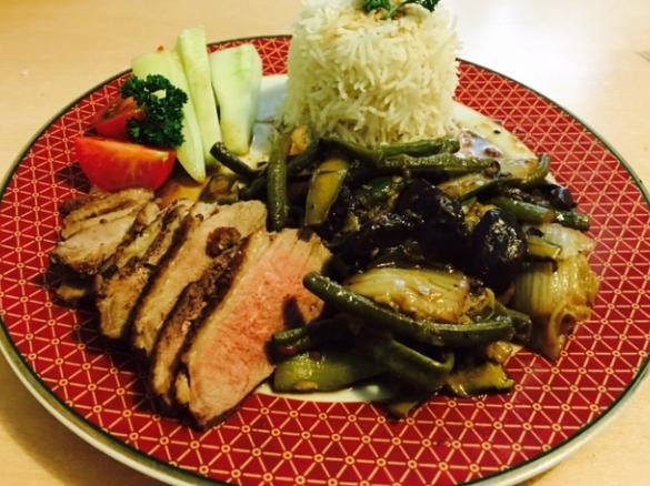 Thai Ente mit Spargel, Chinakohl und Shiitake Pilzen