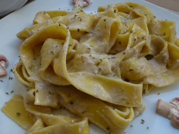 Tagliatelle in Champignonrahmsoße, schnell und vielseitig