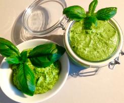 Pesto mit Basilikum und Petersilie