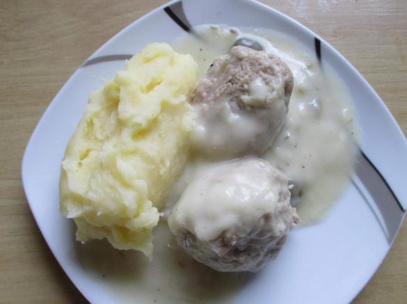 Königsberger Klopse mit Kartoffelpürree 