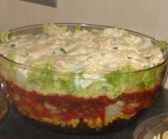 Schichtsalat Mexikanisch mit Tortillachips
