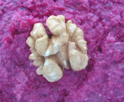 Hummus aus Roter Bete und Walnüssen