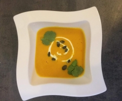 Kürbissuppe mit Ingwer und Kokosmilch