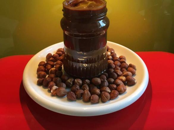 Nuss-Nugat Creme (wenig Zucker, sehr nussig) "DODELLA"