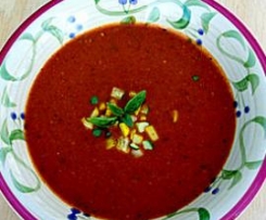 Tomatensuppe mit Nudeln türkisch
