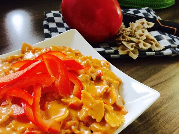 Nudeln mit Paprika-Rahm-Soße