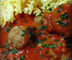 Hackbällchen mit Tomaten-Schinkenspeck-Sauce