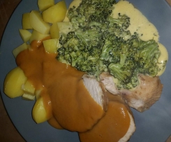 Variation von all-in-one.... - Putenbraten mit Kartoffeln und Broccoli mit Sauce Hollandaise