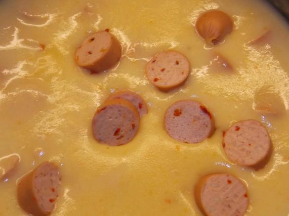 Kartoffelcremesuppe mit Wienerle