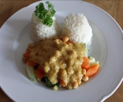 Gemüse mit Kichererbsen, Reis und Erdnußsoße (vegan)
