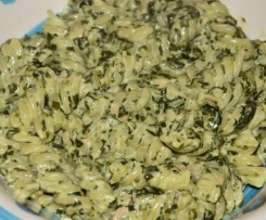 Nudeln mit Spinat-/Thunfisch-/Sahnesauce