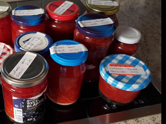 Erdbeermarmelade mit dunkler Schokolade