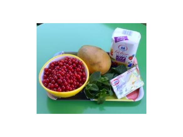 Johannisbeer-Mango-Marmelade mit frischer Minze