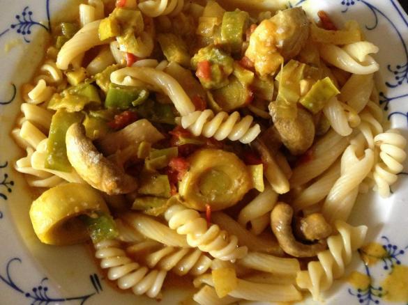 Champignon-Lauch-Gemüse zu Nudeln