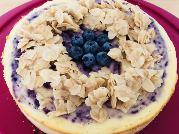 Heidelbeerkäsekuchen mit Mandelkrokant
