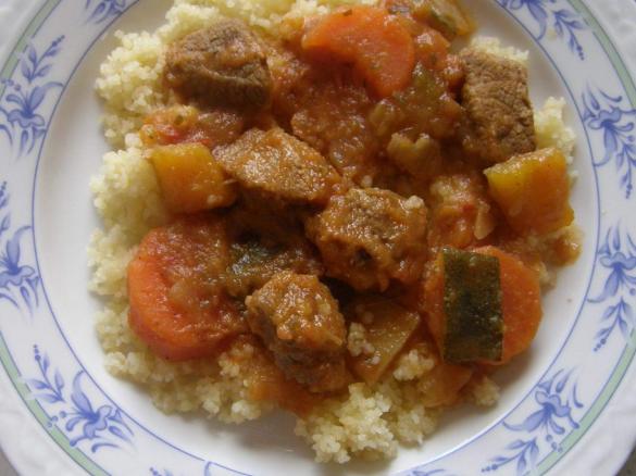Lammfleisch mit Gemüse und Couscous (m. Orig.)
