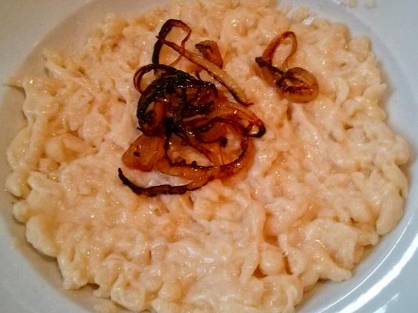Käsespätzle, mit viel Käse