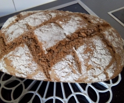 Dinkelvollkornbrot mit Sonnenblumenkernen