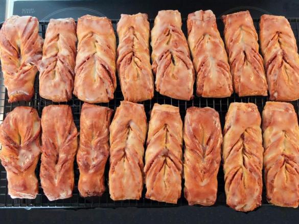 Brioche-Schleifen mit Schoko-Nuss-Füllung