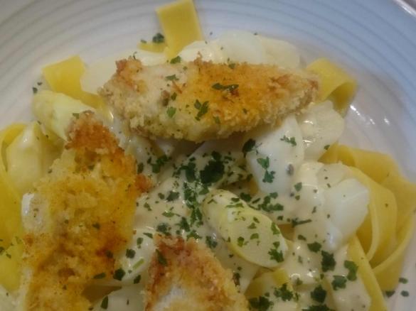 Knusper-Hähnchen mit Zitronen-Pasta